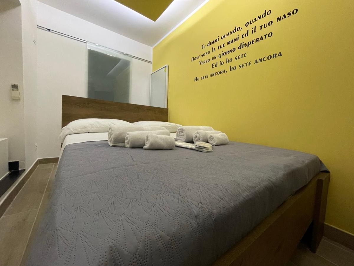 Yes I Know My Room - Mini Room Martiri نابولي المظهر الخارجي الصورة