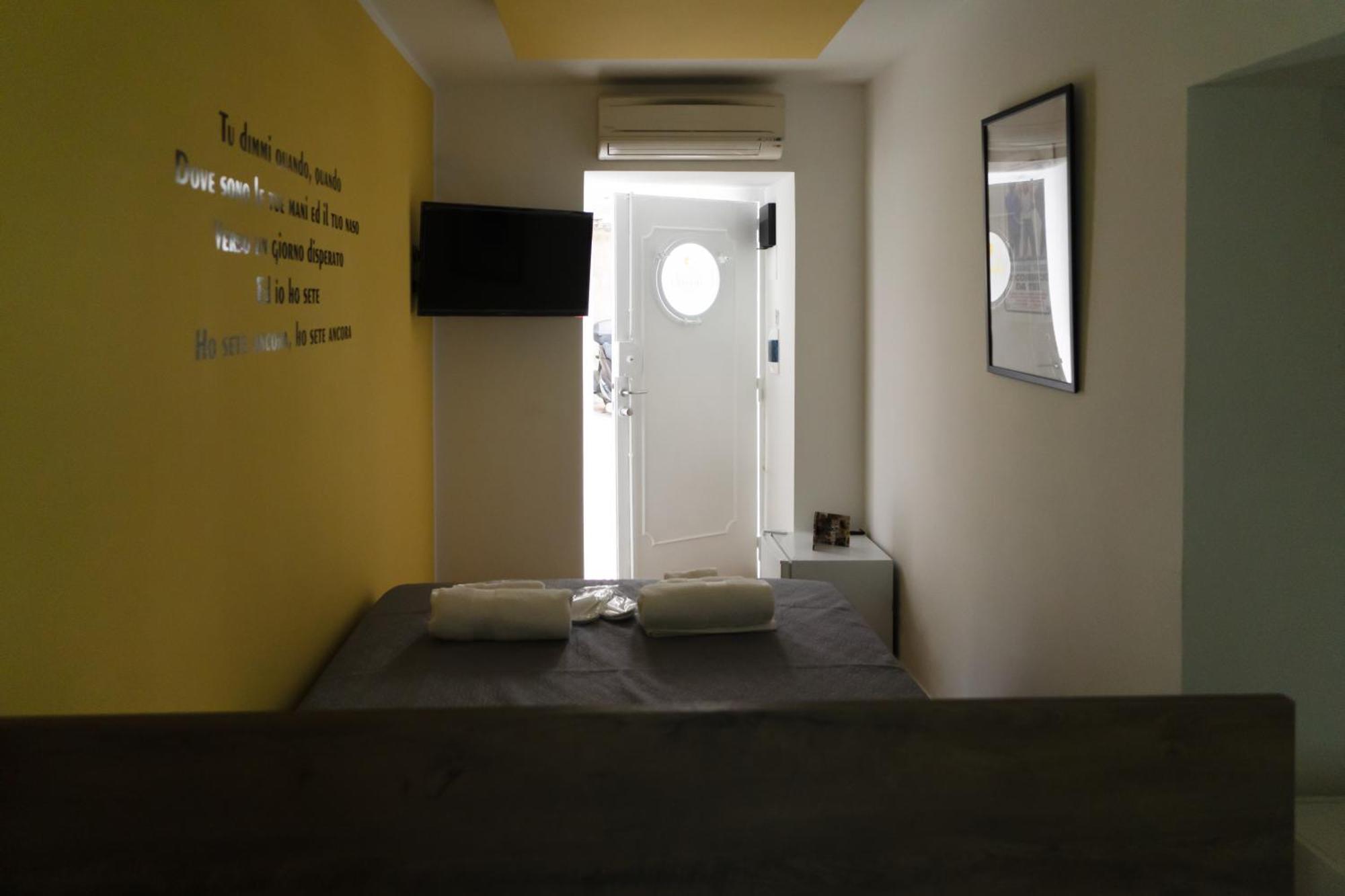 Yes I Know My Room - Mini Room Martiri نابولي المظهر الخارجي الصورة